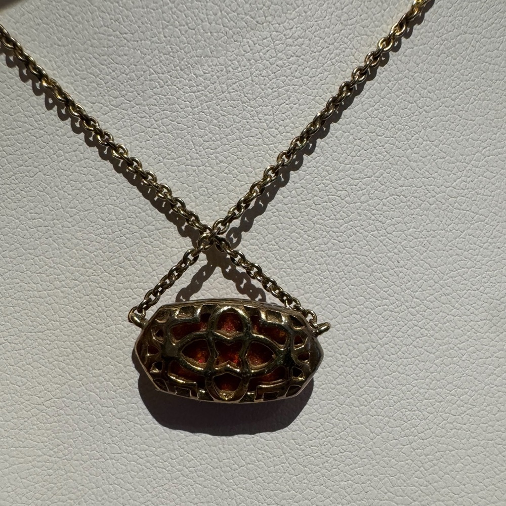 Kendra Scott Elisa Gold Pendant Necklace in Red Kyocera Opal - Picture 5 of 7